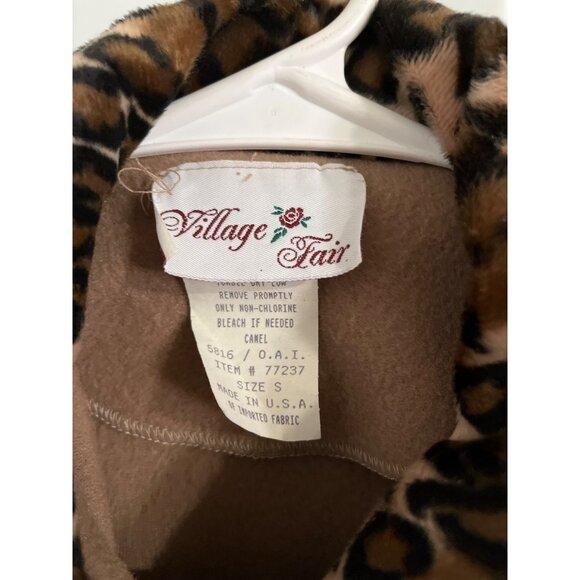 Village Fair tan with leopard collar one button cape - Picture 3 of 4